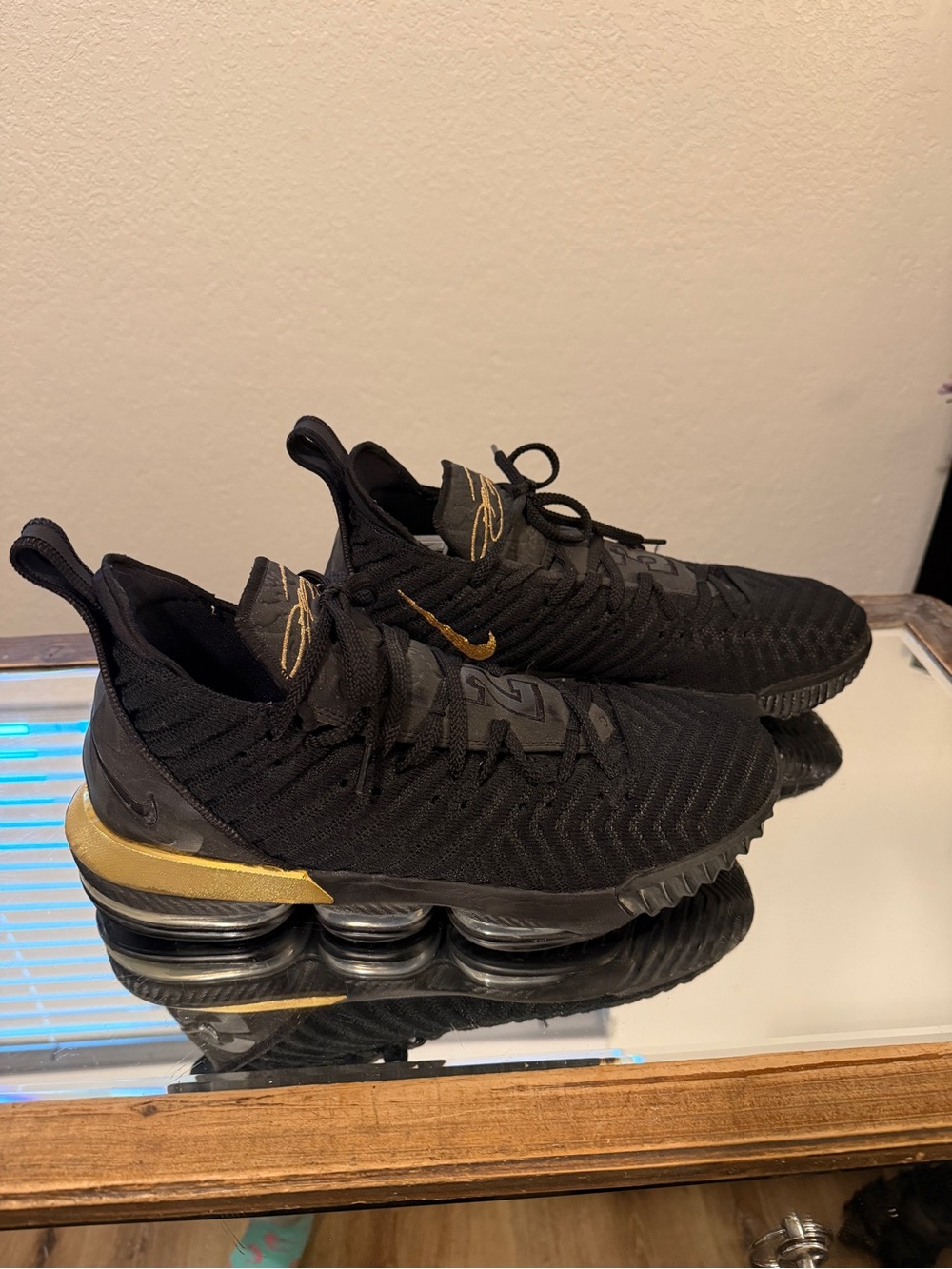 Nike Men's Black and Gold Athletic Sneakers
